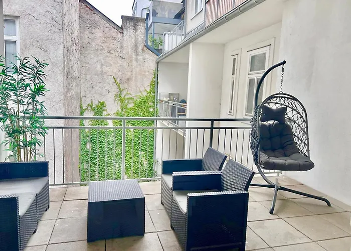 דירה 100 M2 With Balcony & Free Parking