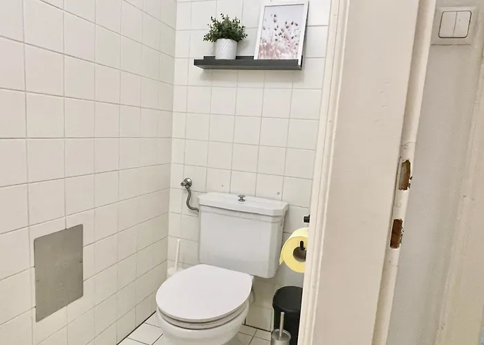 100 M2 With Balcony & Free Parking דירה