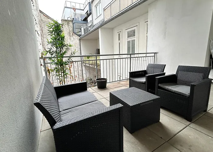 100 M2 With Balcony & Free Parking דירה *