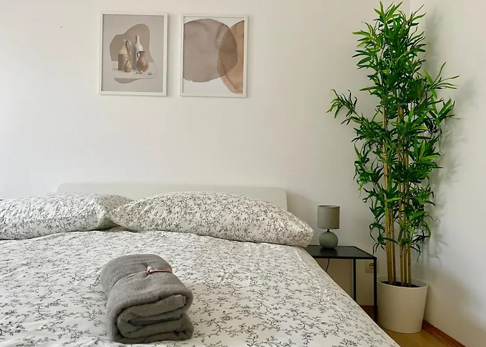 100 M2 With Balcony & Free Parking דירה