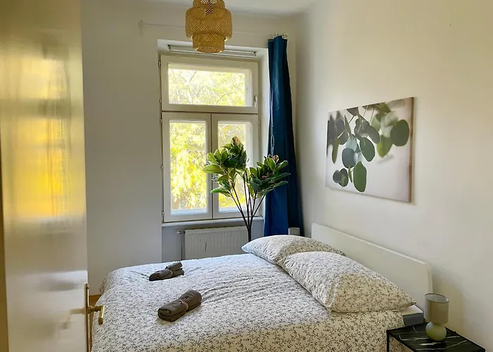 דירה 100 M2 With Balcony & Free Parking