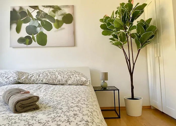 דירה 100 M2 With Balcony & Free Parking *