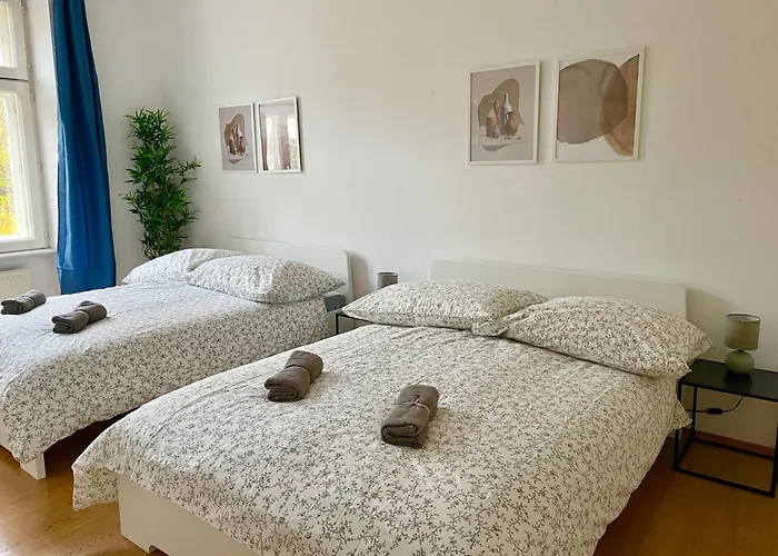 דירה 100 M2 With Balcony & Free Parking וינה